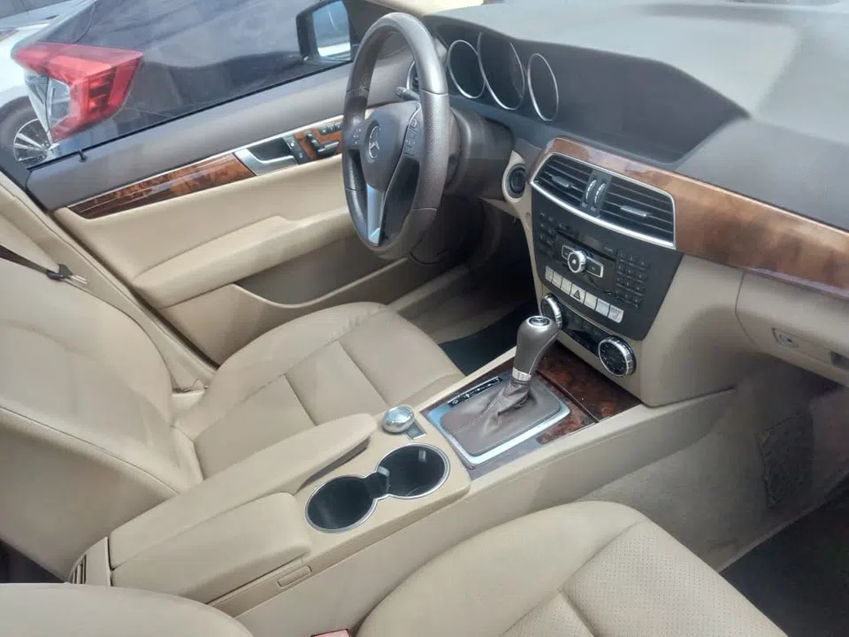 2012 Mercedes-Benz C-Class — photo 3