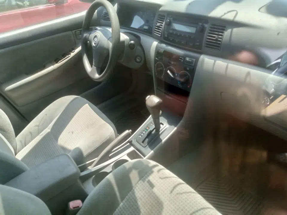 2006 Toyota Corolla — photo 2