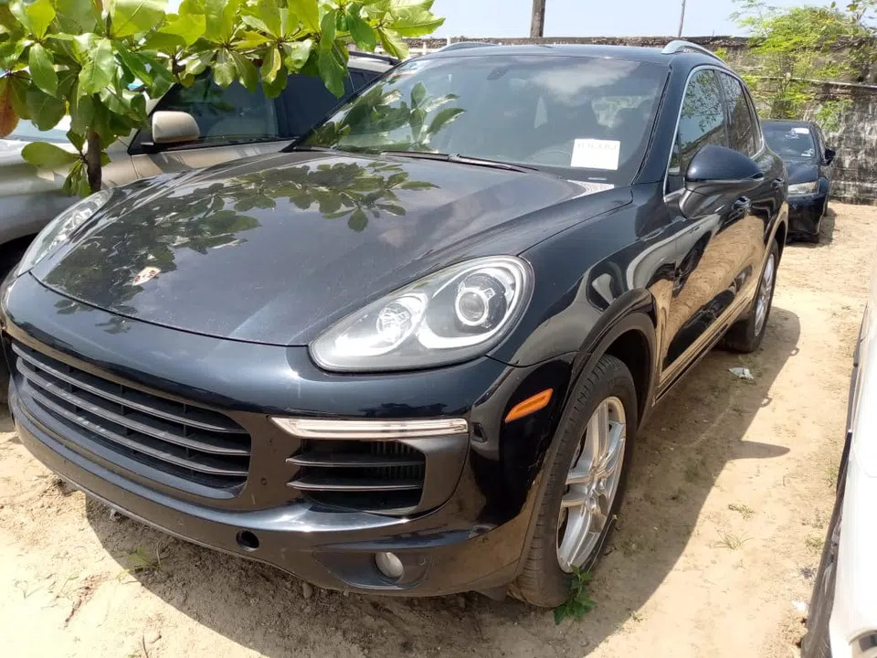 2015 Porsche Cayenne — photo 2