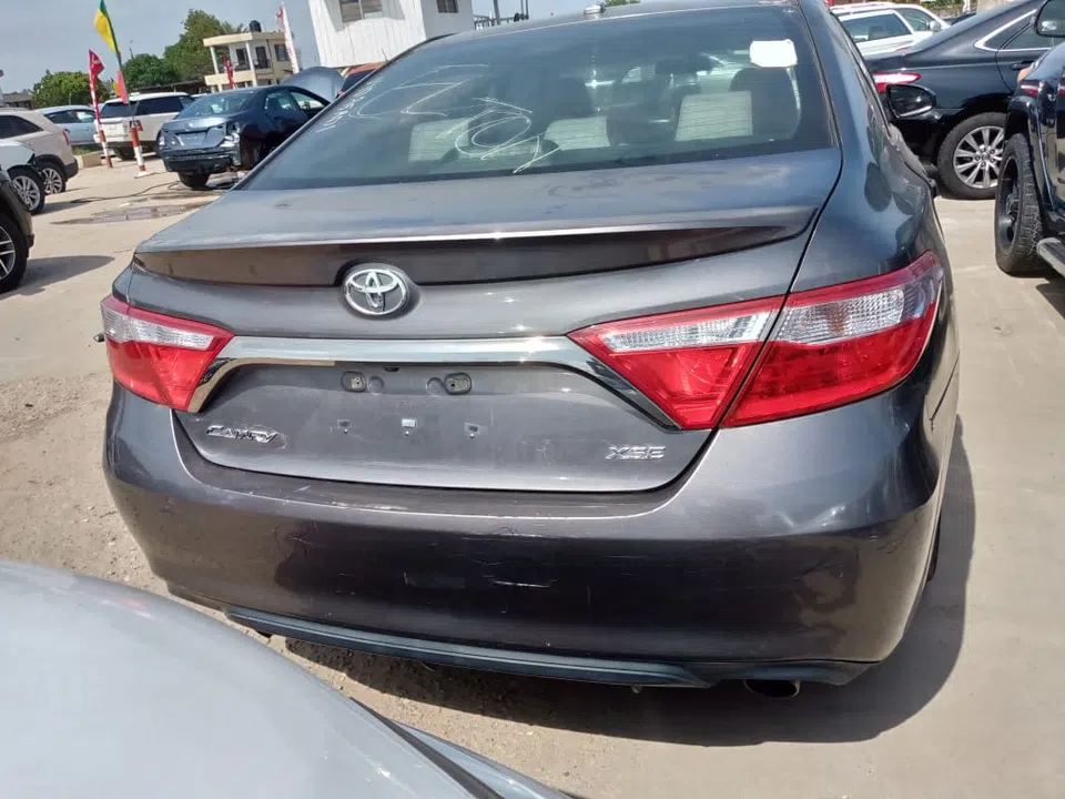 2015 Toyota Camry — photo 3