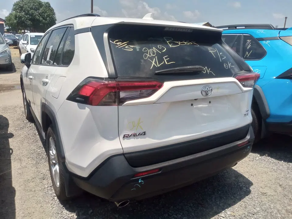 2019 Toyota Rav4 — photo 3