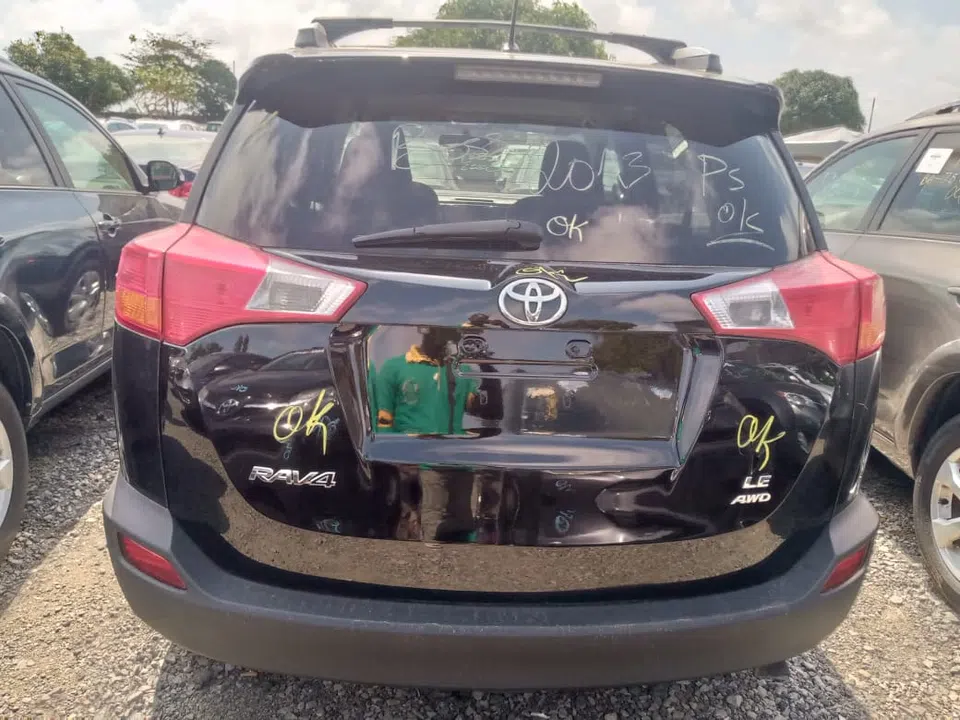 2013 Toyota Rav4 — photo 2