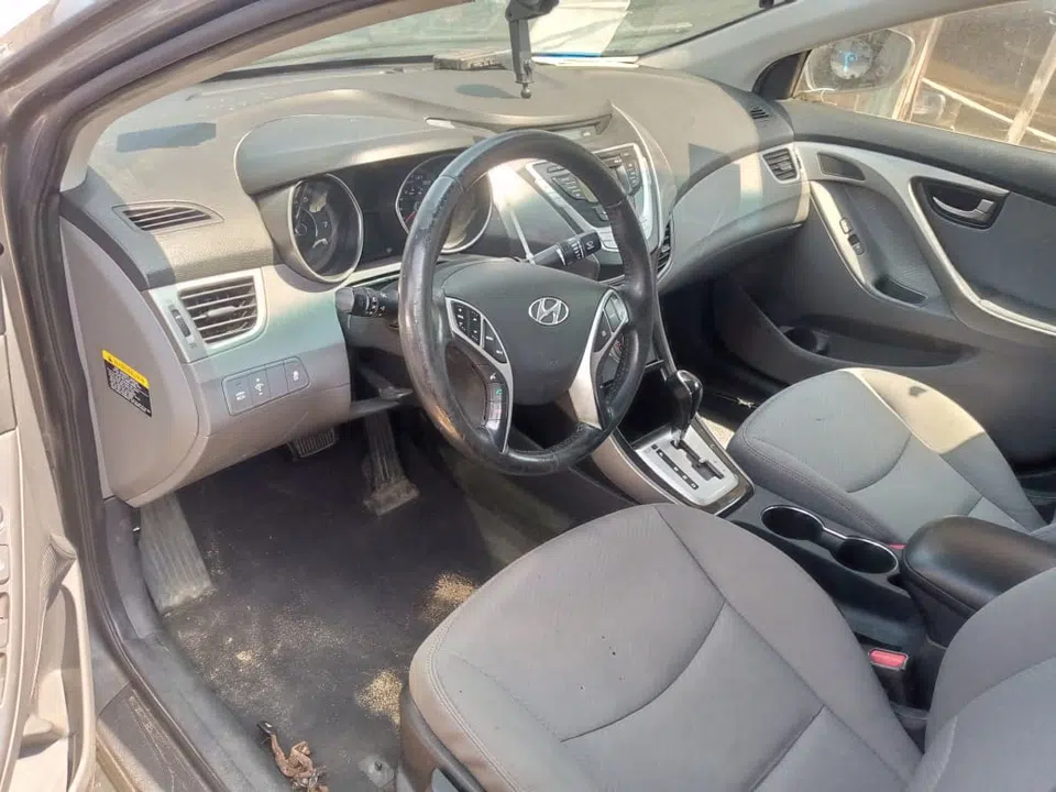 2012 Hyundai Elantra — photo 2