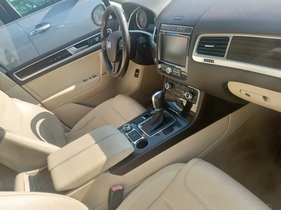 2015 Volkswagen Touareg — photo 3