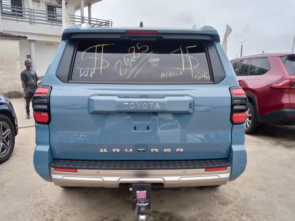 2025 Toyota 4runner — photo 3