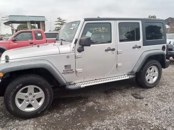 2011 Jeep Wrangler photos, price and features