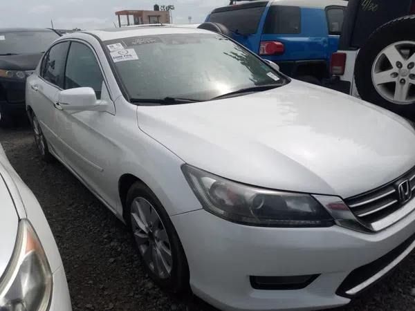 2013 Honda Accord photos, price and features