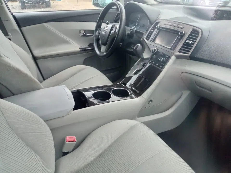 2013 Toyota Venza — sold vehicle — photo 2