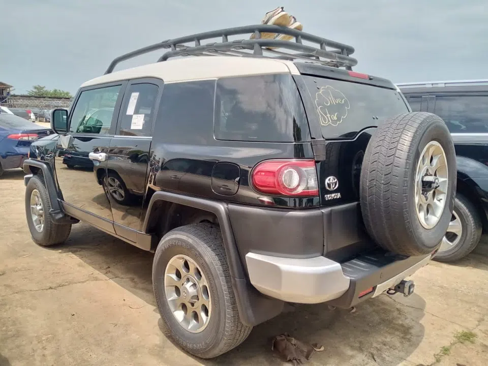2012 Toyota Fj Cruiser — photo 3
