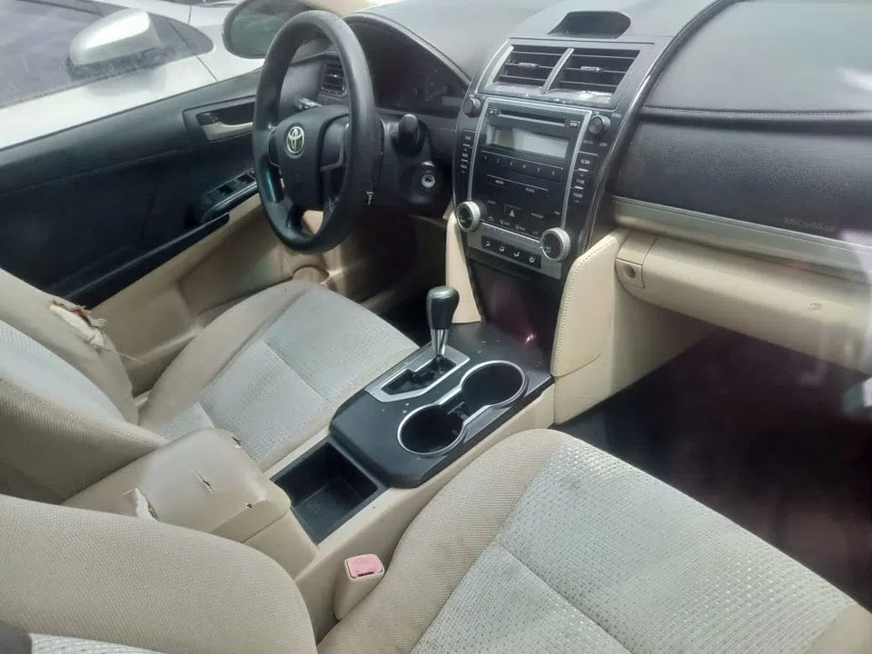 2012 Toyota Camry — photo 2