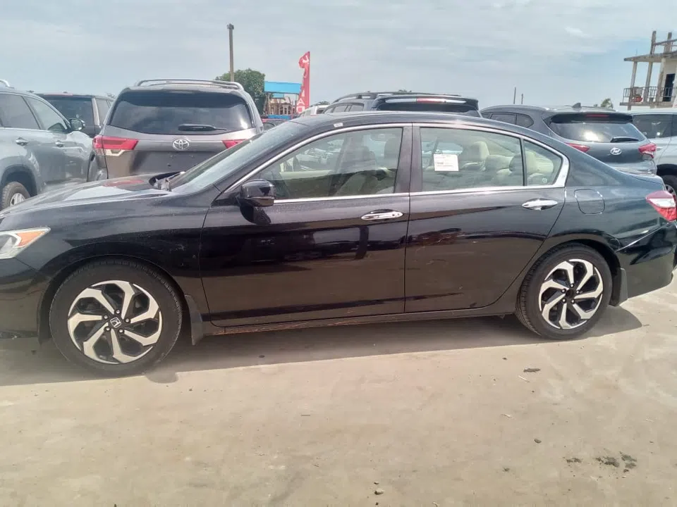 2016 Honda Accord — photo 2