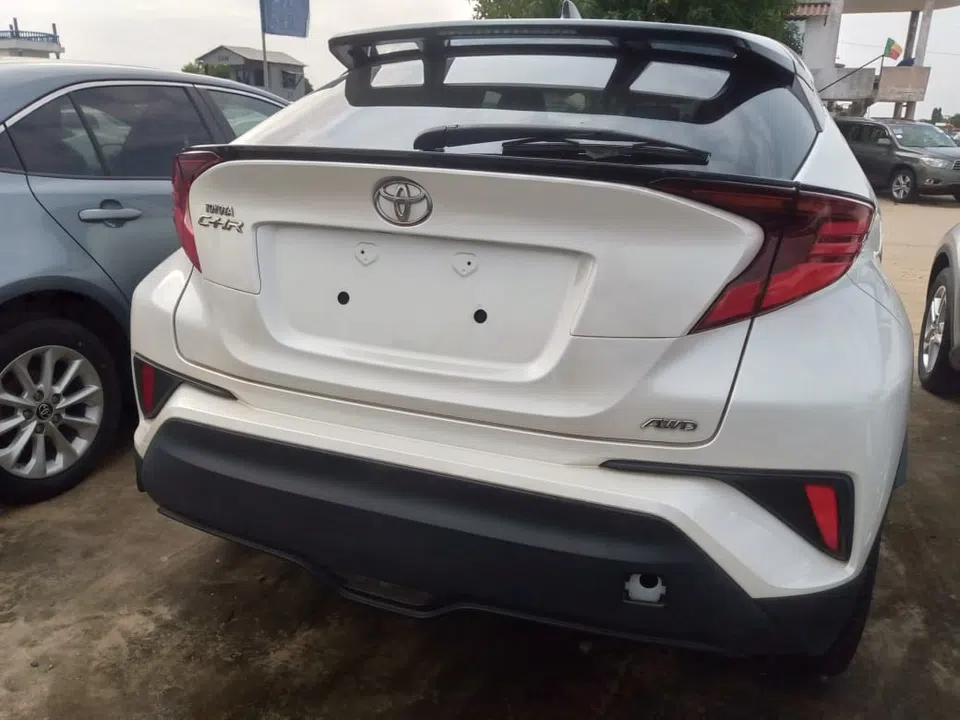2023 Toyota C-Hr — photo 2