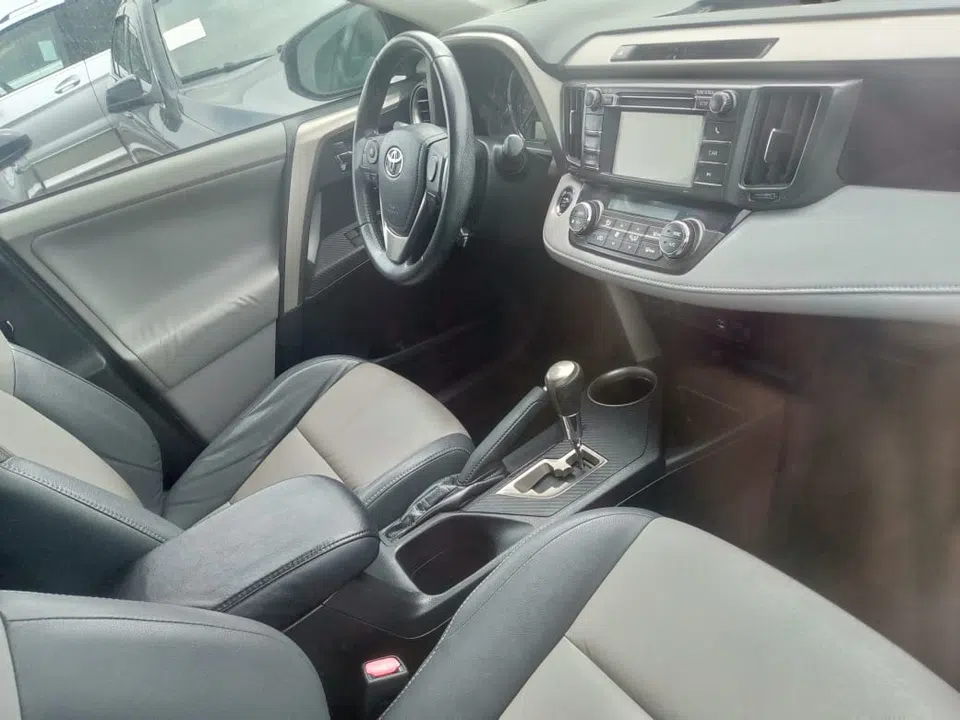2013 Toyota Rav4 — photo 2