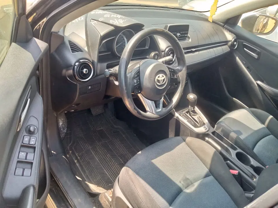2016 Toyota Yaris — photo 2