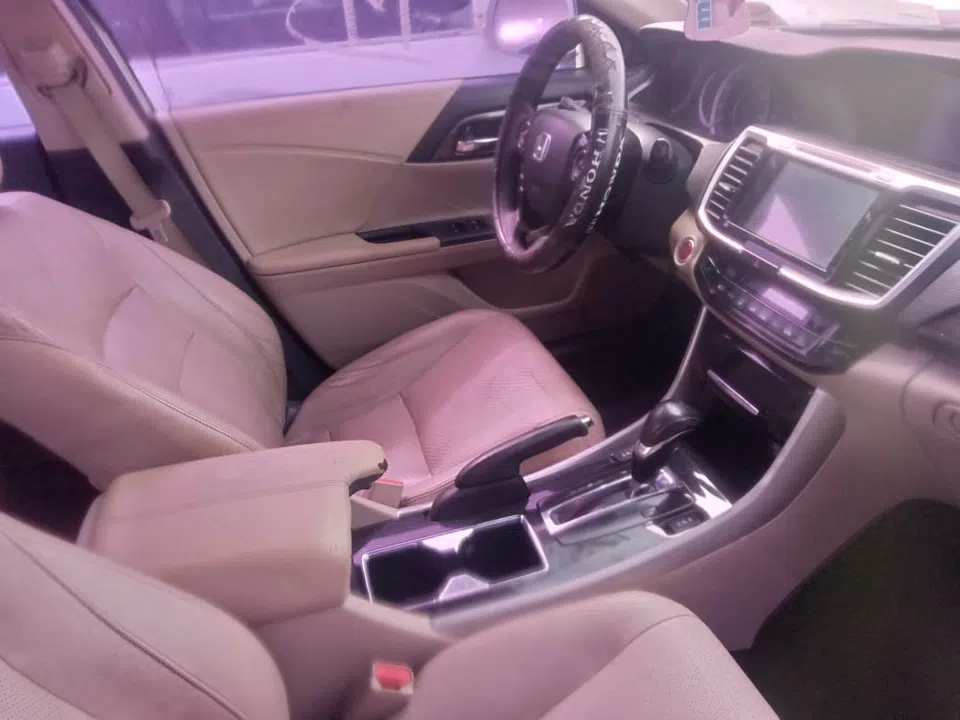 2016 Honda Accord — photo 2