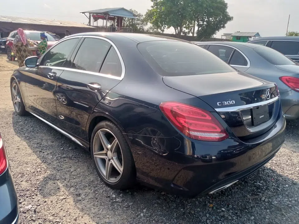 2016 Mercedes-Benz C-Class c 300 — photo 2
