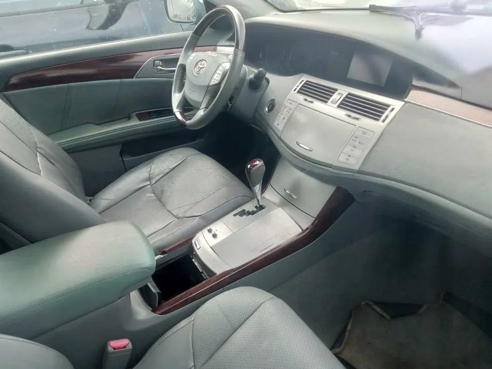2009 Toyota Avalon — photo 2