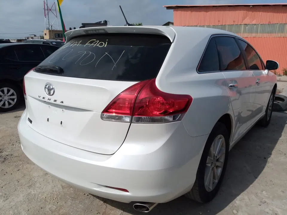 2010 Toyota Venza — photo 3