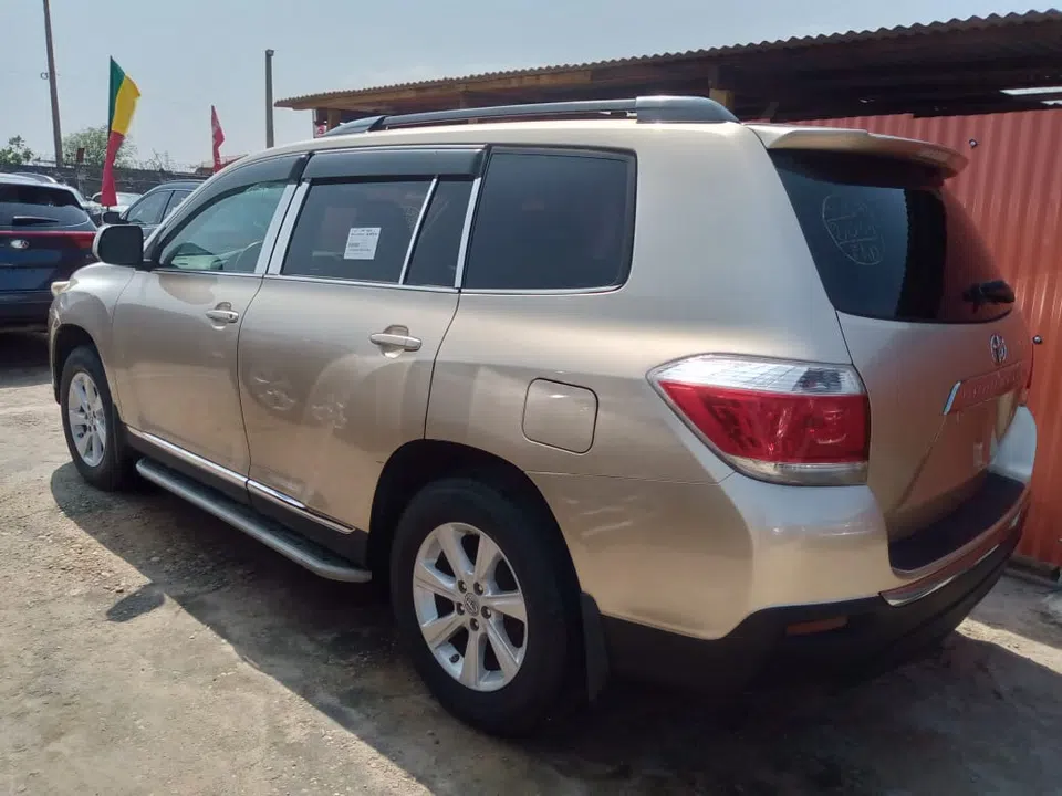 2011 Toyota Highlander — photo 3