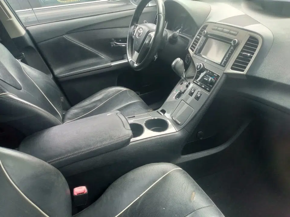 2013 Toyota Venza — photo 2