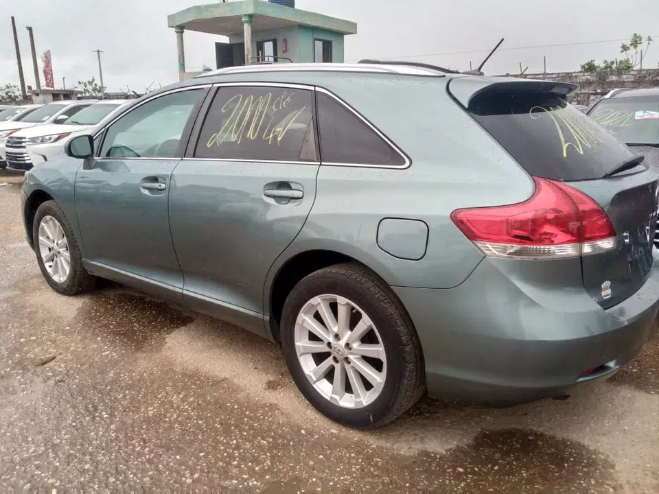 2010 Toyota Venza — photo 3