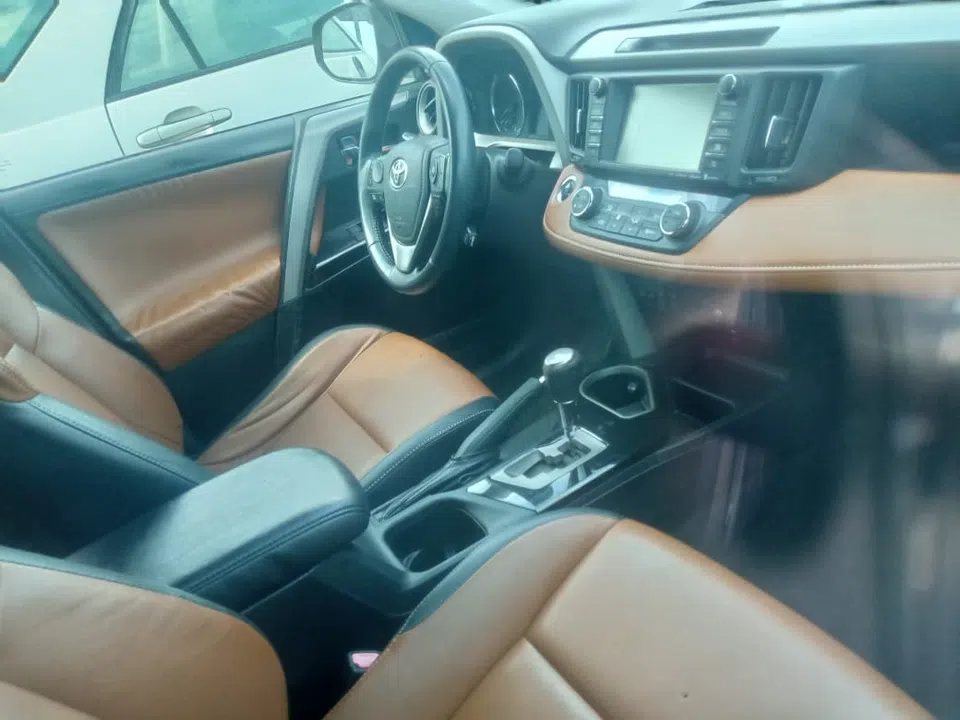 2016 Toyota Rav4 — photo 3