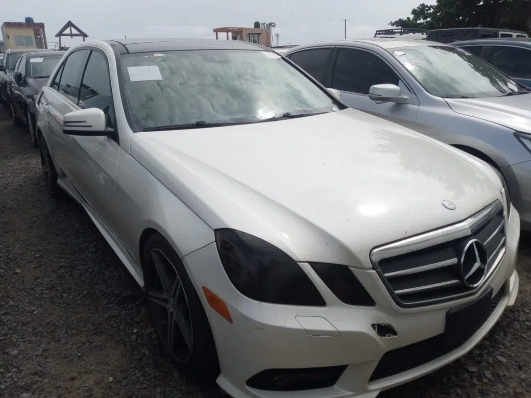 2011 Mercedes-Benz E-Class — photo 1