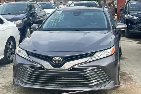 2018 Toyota Camry – photos, prix et caractéristiques