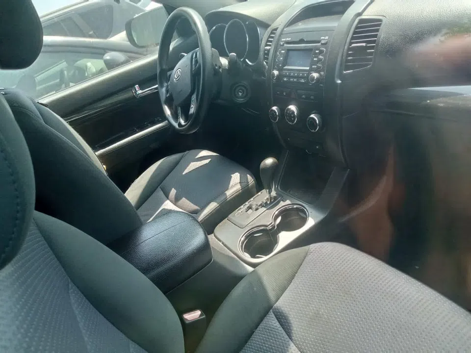 2012 Kia Sorento — photo 2