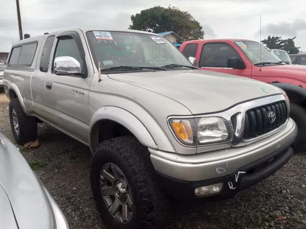 2004 Toyota Tacoma photos, price and features