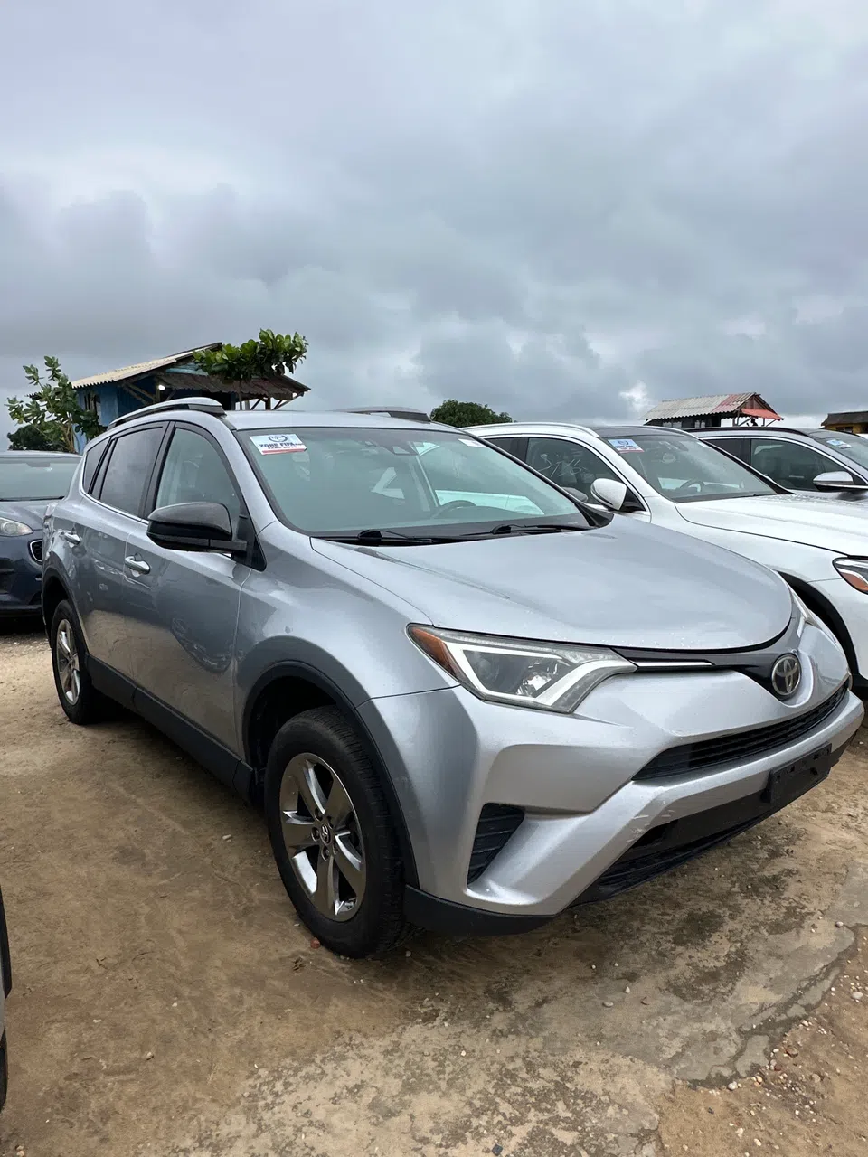 2017 Toyota Rav4 le — photo 2