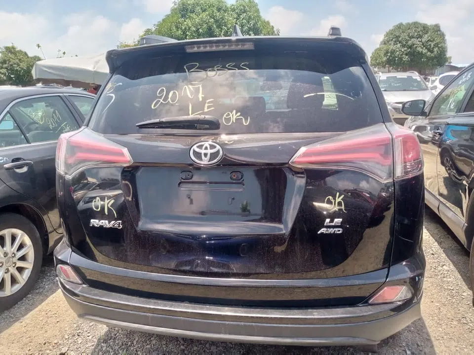 2017 Toyota Rav4 — photo 3