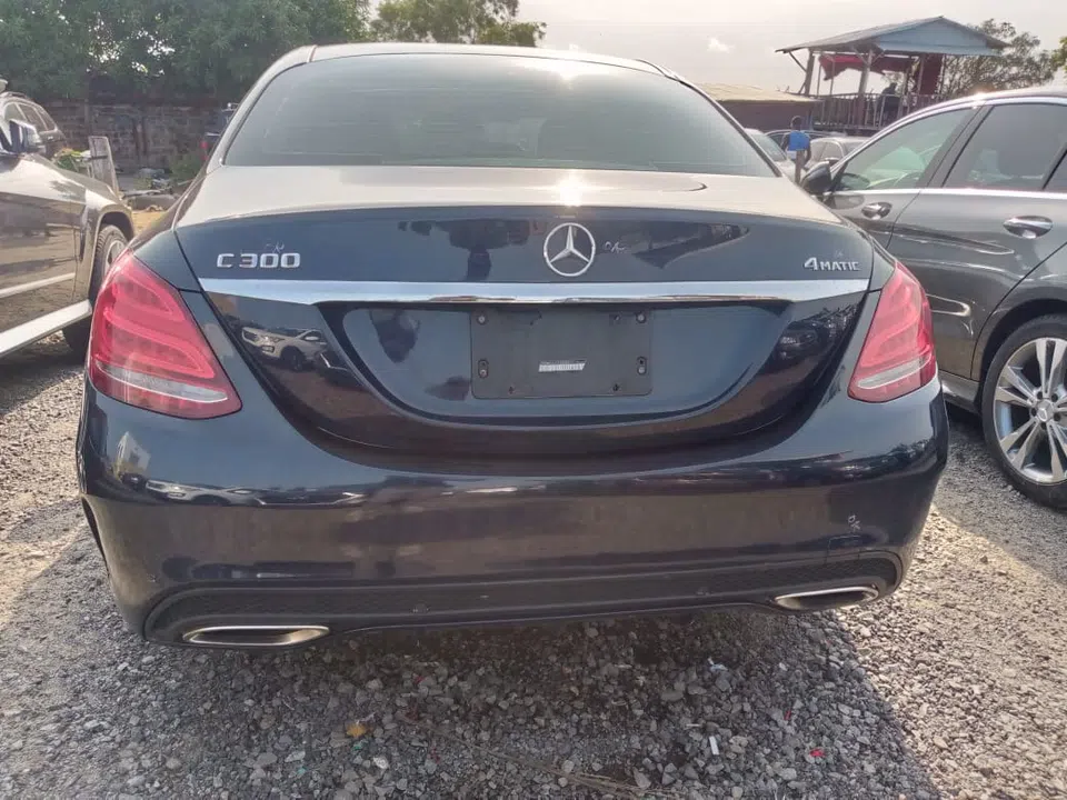 2016 Mercedes-Benz C-Class c 300 — photo 3