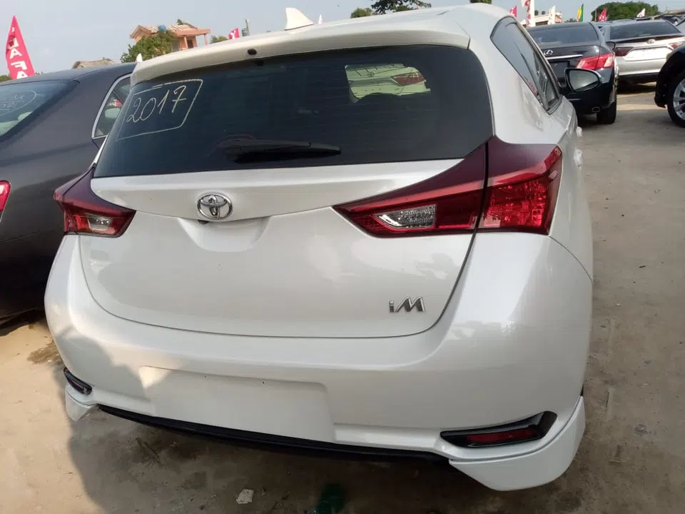 2017 Toyota Corolla Im — photo 3