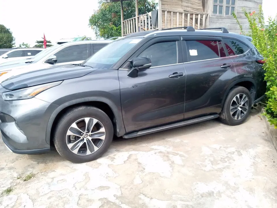 2023 Toyota Highlander — photo 2