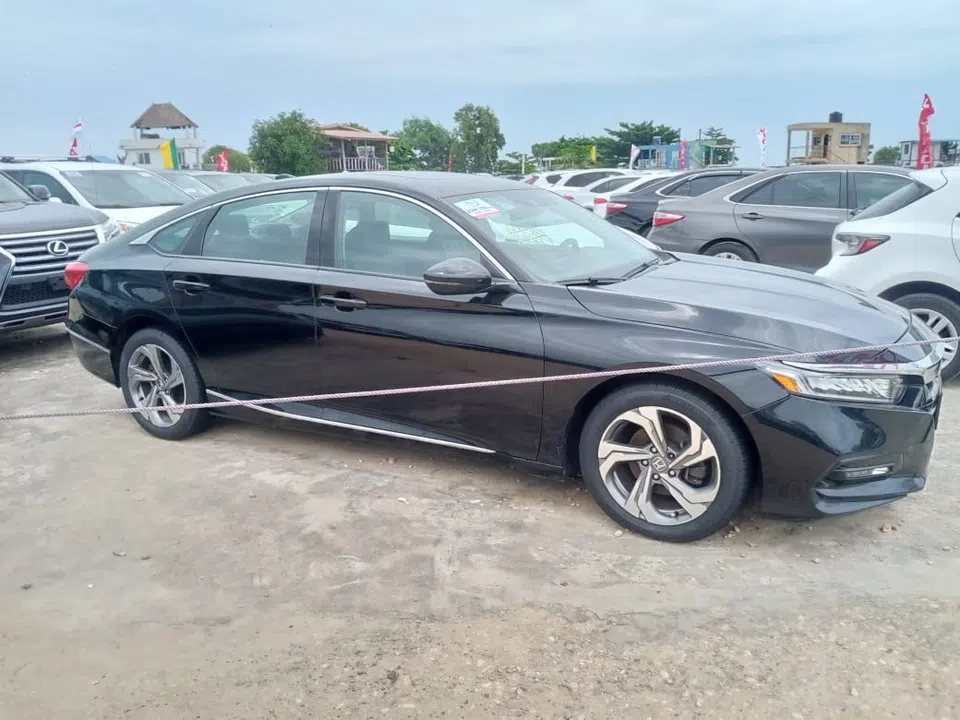 2018 Honda Accord — photo 3