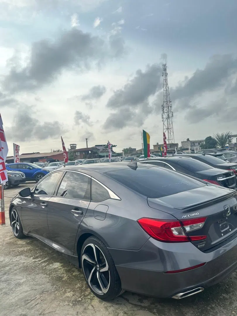 2018 Honda Accord — photo 3