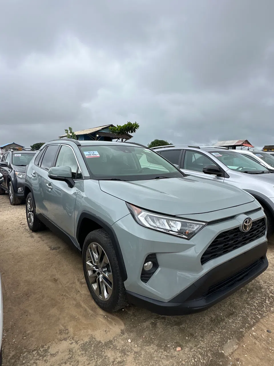 2019 Toyota Rav4 limted — photo 2