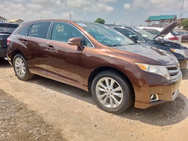2013 Toyota Venza photos, price and features