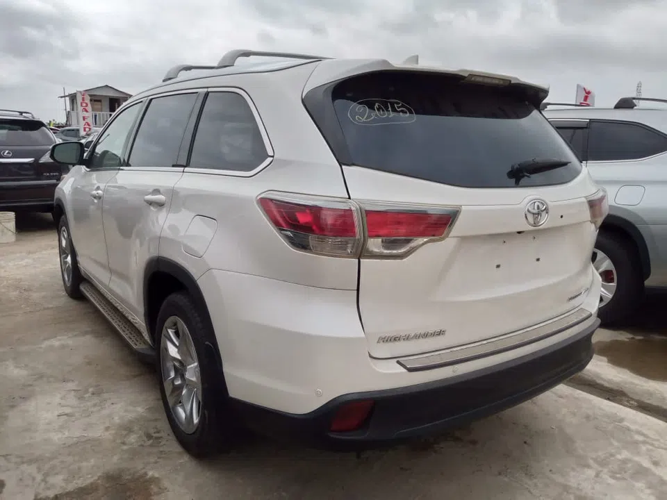 2015 Toyota Highlander — photo 3