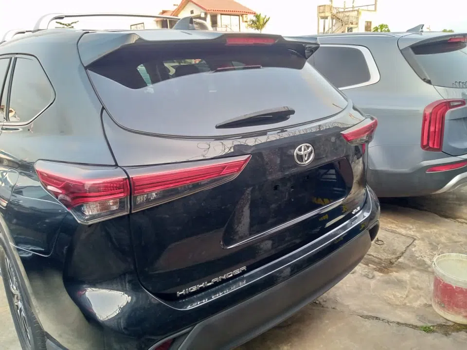 2021 Toyota Highlander — photo 2