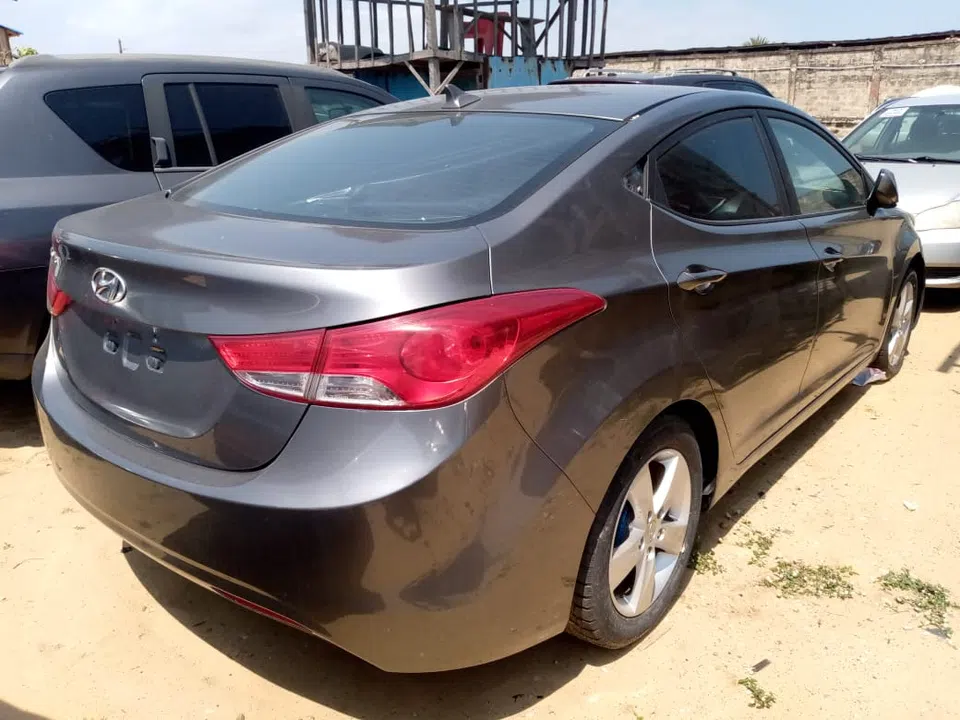 2012 Hyundai Elantra — photo 3