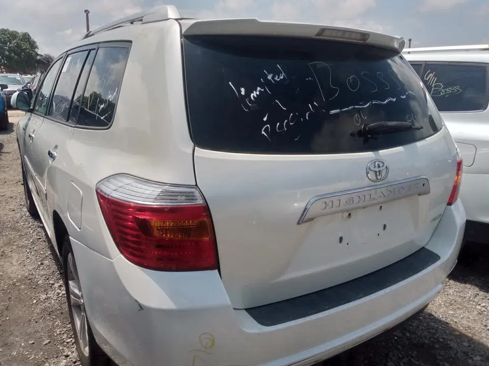 2010 Toyota Highlander — photo 3