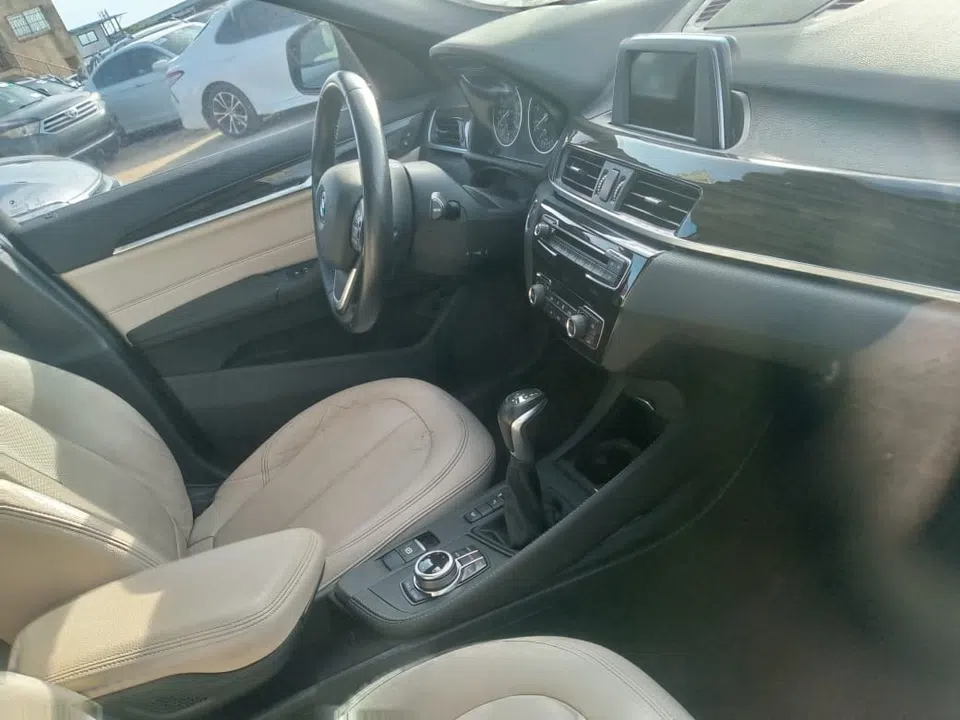 2017 BMW X1 — photo 2