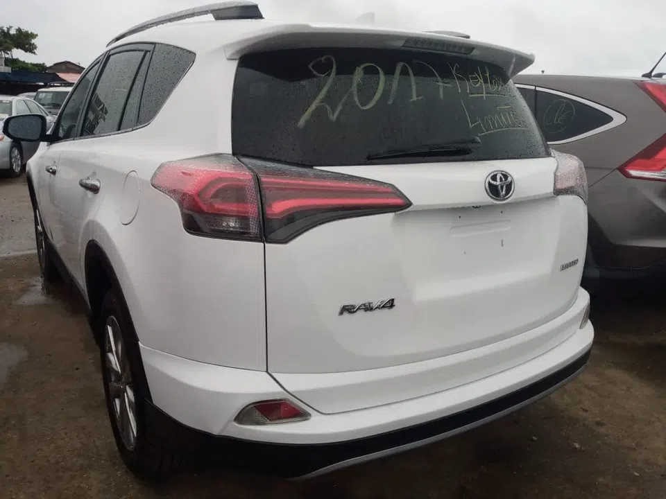2017 Toyota Rav4 — photo 3