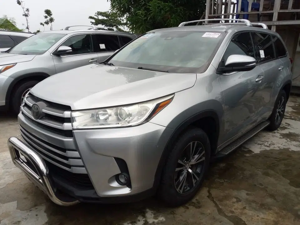 2018 Toyota Highlander — photo 2