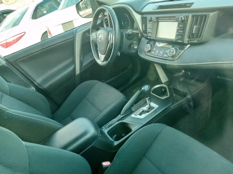 2017 Toyota Rav4 — photo 3