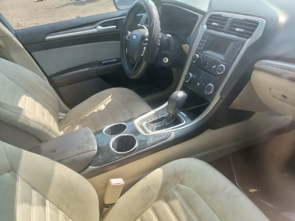 2013 Ford Fusion — photo 2