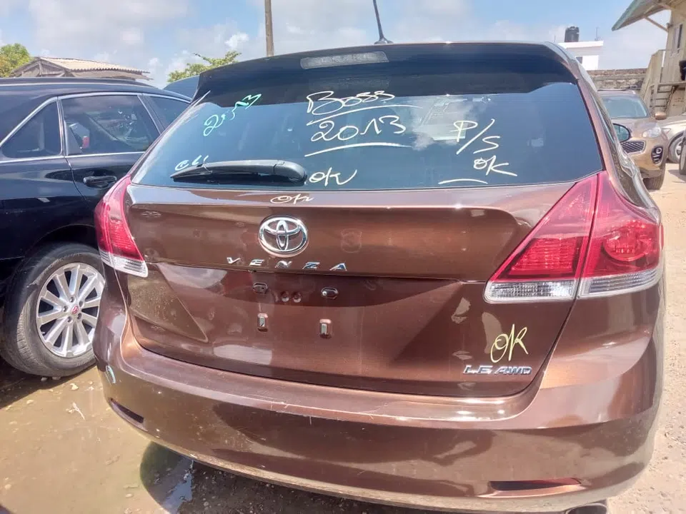 2013 Toyota Venza — photo 2