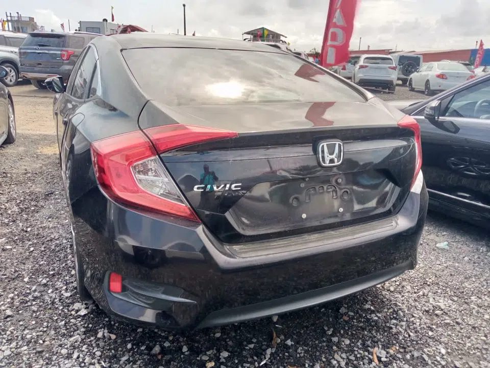 2016 Honda Civic — photo 3